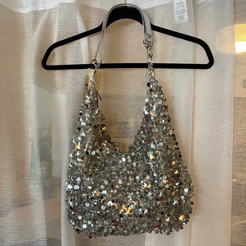 ~SALE~ GLITTERY SEQUINS PURSE SILVER UNIQUE